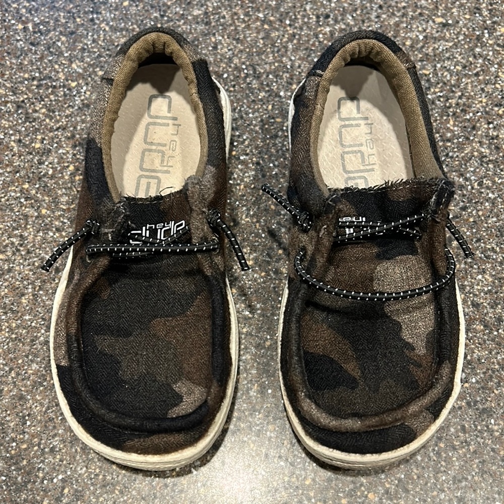 Toddler size 9 Hey Dudes